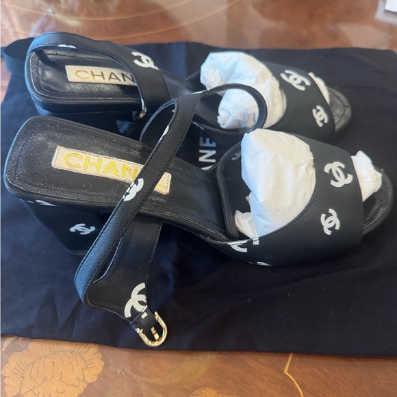 CC printed block heel sandals Sz 41. Fits 9.5 - Picture 9 of 16